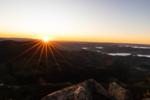 Nascer do sol no Pico Agudo e cachoeiras de Sapopema