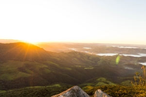 Nascer do sol no Pico Agudo e cachoeiras de Sapopema