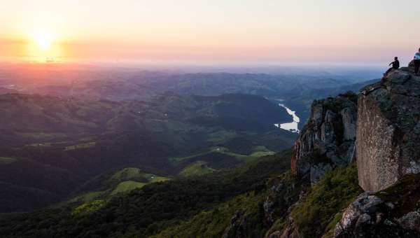 Nascer do sol no Pico Agudo e cachoeiras de Sapopema